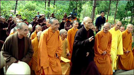 Thiền sư Thích Nhất Hạnh trong lần về Việt Nam hồi năm 2007