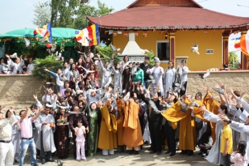 Lễ mừng Phật đản của người Việt tại CH Séc