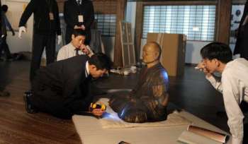 Tượng đại sư Giám Chân bằng gỗ - Photo: CNTV