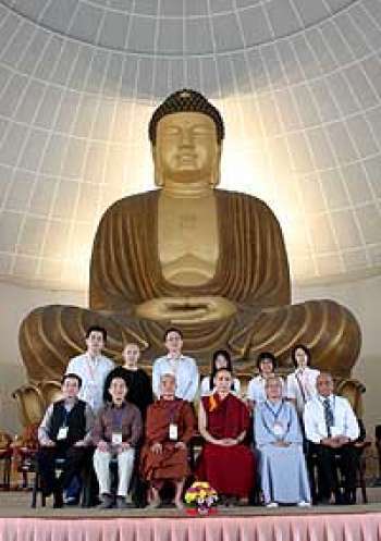 Chư tăng và Phật tử tại Hội nghị Phật giáo Singapore Photo: The Buddhist Channel